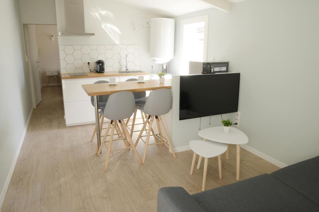 T2 - 28M2 Avec Cour Et Stationnement, Wifi Et Linge Fournis Apartment Angouleme Bagian luar foto